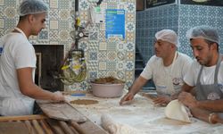 50 derecelik fırında ekmek parası için ter döküyorlar