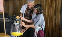 Ahşap oyuncak sevgisini köylere taşıyor