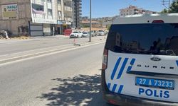 Boşanma aşamasındaki eşini sokak ortasında vurdu