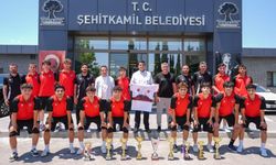 Şehitkamil'in genç futbolcularına tebrik