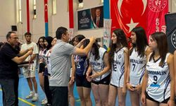 Yerel ligin şampiyonları kupalarını aldı