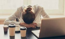 Günlük Yaşamda Fark Etmeden Beyni Yoran 7 Tehlikeli Alışkanlık