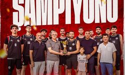 Gaziantep’in Dev Adamları Ankara’da Kupa Kaldırdı