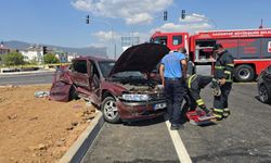 Dönüş yapmak isterken kaza yaptı