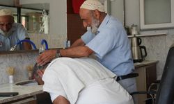 Makası 65 yıldır elinden bırakmadı