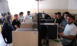 Öğrenciler tasarımdan üretime eğitim alıyor