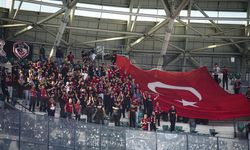 Kırmızı-siyahlılar Kocaeli’de tribünü doldurdu