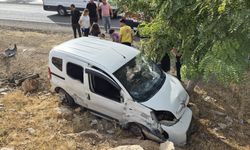 Yavuzeli'nde Kontrolden Çıkan Araç Ağaca Çarptı