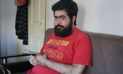 Telefonu Yoksa Duvarı İzliyor, Yardımları Reddediyor