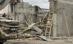 Beton dökümü sırasında ahşap kalıp çöktü