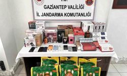 Gaziantep'te araçtan kaçak telefon ve sigara çıktı