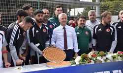 Gaziantep’te kampa giren millilere baklava ikramı