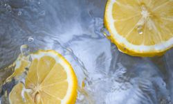 Her sabah limonlu su içmenin riskleri neler?