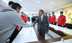 Bakan Tekin’den şampiyon voleybolculara ziyaret