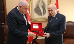Sermet Atay’dan Devlet Bahçeli’ye özel hediye