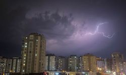 Gaziantep'te şimşekler geceyi aydınlattı