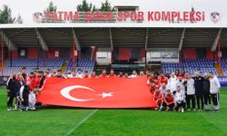 Gaziantep FK'dan bayraklı kutlama