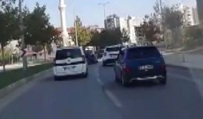 Konvoy oluşturarak trafikte tehlike saçan 30 araca ceza