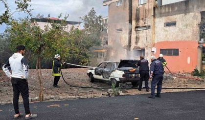 Park Halindeki Otomobil Alev Alev Yandı