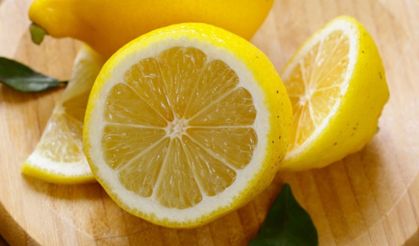 Uzmanlardan öneri: Limonu bu şekilde yerseniz vücudunuz yenileniyor!