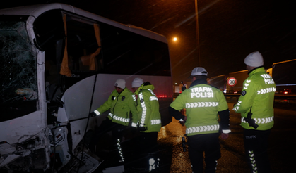 Polis Servis Aracı İle Otobüs Çarpıştı! Çok Sayıda Yaralı Var…