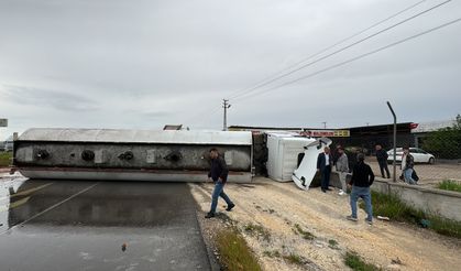 Gaziantep’te Devrilen Tanker Yolu Trafiğe Kapattı