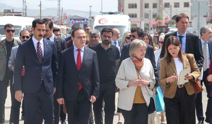 AB Komisyonu üyesi Ferreira, Nurdağı'nda depremzedeleri ziyaret etti