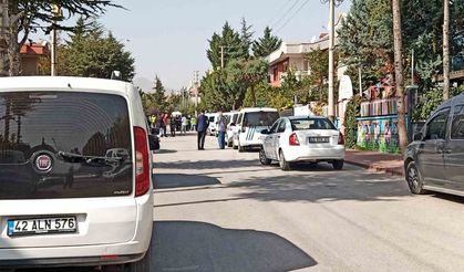 Polise bıçaklı saldırı anı güvenlik kamerasında