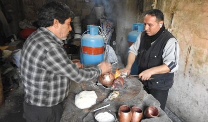 Gaziantep'in son kalaycı ustaları mesleklerini yaşatmaya çalışıyor