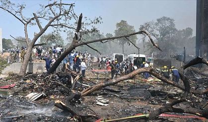 Hindistan'da Uçak Kazasının Bilançosu Ağırlaşıyor