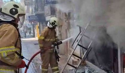 Gaziantep'te Korkutan Yangın: Anne Ve Çocukları Dumandan Etkilendi