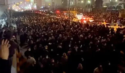 Protestolarda Binlerce Kişi Öldü
