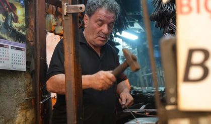 Ekmeğini 50 Yıldır Ateşten Çıkarıyor