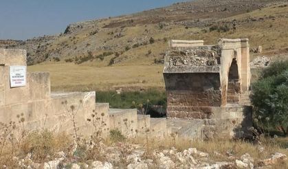 Bin 800 yıllık köprü zamana direniyor