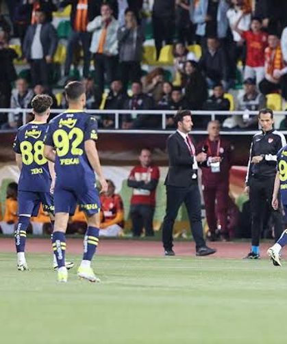 Flaş! Sahadan çekilen Fenerbahçe disipline sevk edildi.. Galatasaray maçında sahadan çekilen Fenerbahçe’yi nasıl bir ceza bekliyor?
