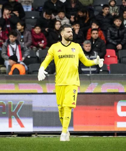 Ne Yaptın Sokratis?