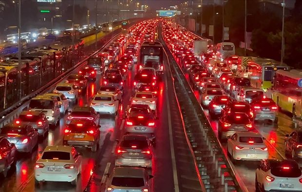 Araçlara Yeni Işık Zorunluluğu: Artık Zorunlu Olacak!