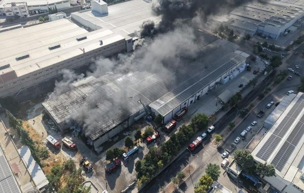 Gaziantep’te Fabrika Alevlere Teslim Oldu