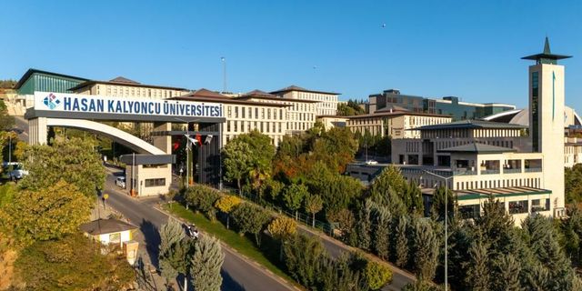HKÜ’de Başarılar Ödüllerle Taçlandırıldı