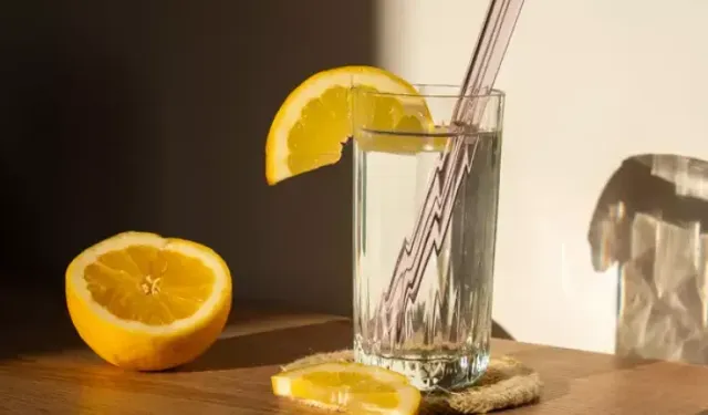 Sabah Tüketenler Dikkat! Limonlu Su Aç Karnına Bir Bardak Tüketilirse...