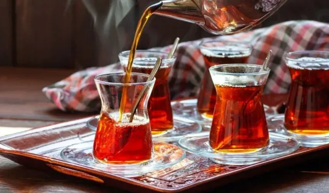 Çay demlerken bir adet ekleyin, kaçak çaydan daha lezzetli olacak, çaya doyamayacaksınız