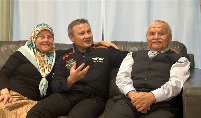 Alper Gezeravcı ailesiyle buluştu