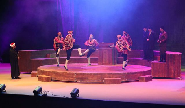 "Cumhuriyet'e Doğru" Tiyatro Oyunu Gaziantep'te Sahnelendi