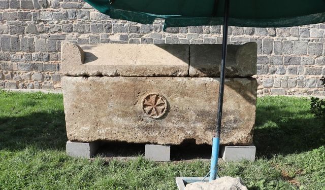 Diyarbakır'da Roma Dönemine Ait Lahit Bulundu