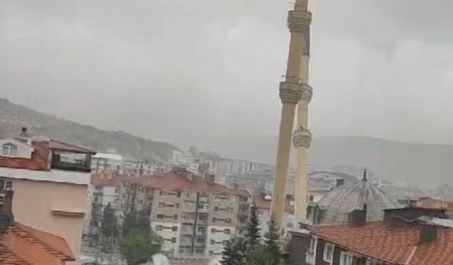 Fırtınaya Dayanamayan Cami Minaresi Yıkıldı