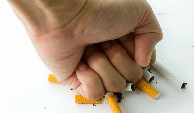 Dikkat! Sigara Ağız Kanserine Neden Oluyor!