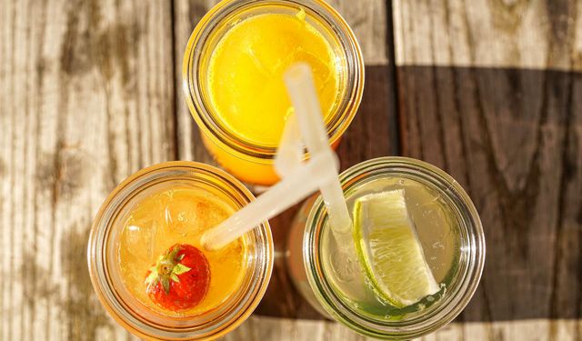Sıcak Yaz Günlerinin Vazgeçilmezi: Limonata Tarifi! İçine 1 tane eklemek lezzet katıyor