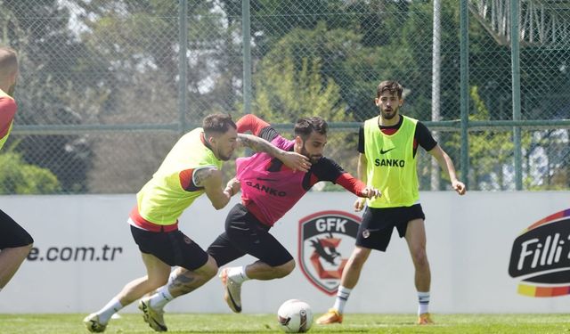 Gaziantep FK'lı Oyuncular Yaka, Paça Kapıştılar