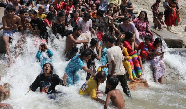 Hindistan’da aşırı sıcaklarda can kaybı 53’e yükseldi