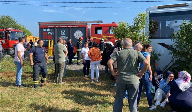 İşçi servisi ile kamyon kafa kafaya çarpıştı: 1'i ağır 27 yaralı